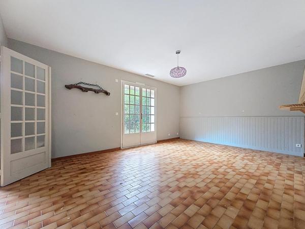 Villa de plain-pied quatre faces dans un quartier résidentiel recherché de Lamalou-les-Bains