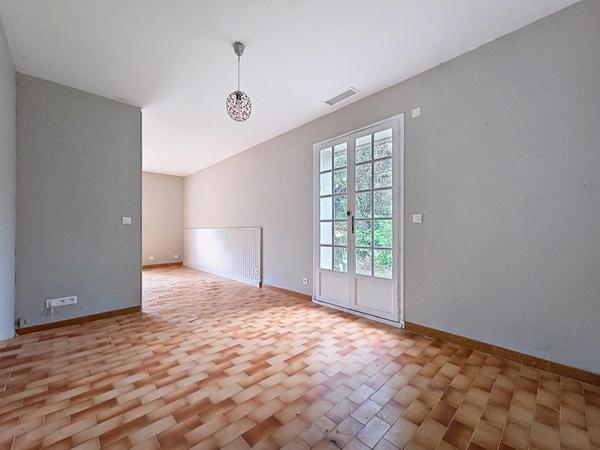 Villa de plain-pied quatre faces dans un quartier résidentiel recherché de Lamalou-les-Bains