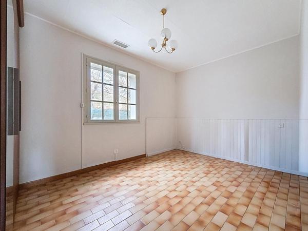 Villa de plain-pied quatre faces dans un quartier résidentiel recherché de Lamalou-les-Bains