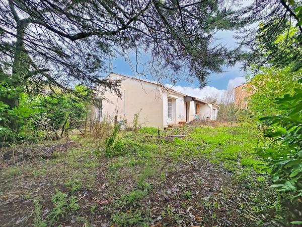 Villa de plain-pied quatre faces dans un quartier résidentiel recherché de Lamalou-les-Bains