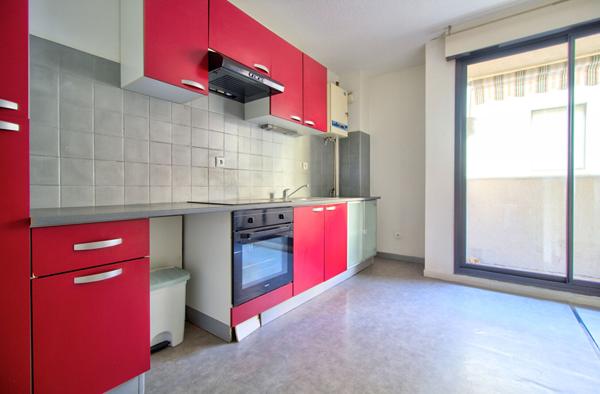 AGEN - Appartement T2 de 50m2 en hyper-centre avec ascenseur, balcon et chambre.
