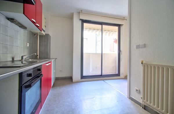 AGEN - Appartement T2 de 50m2 en hyper-centre avec ascenseur, balcon et chambre.