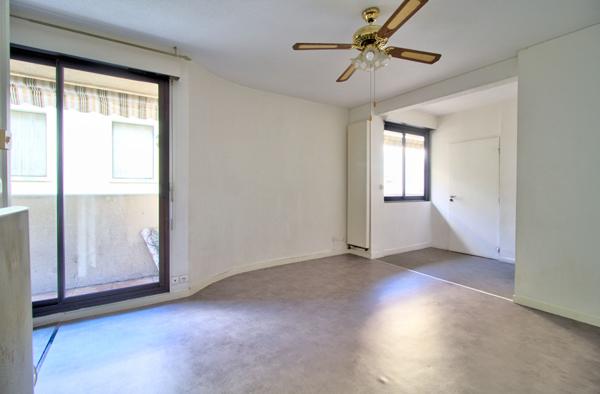 AGEN - Appartement T2 de 50m2 en hyper-centre avec ascenseur, balcon et chambre.