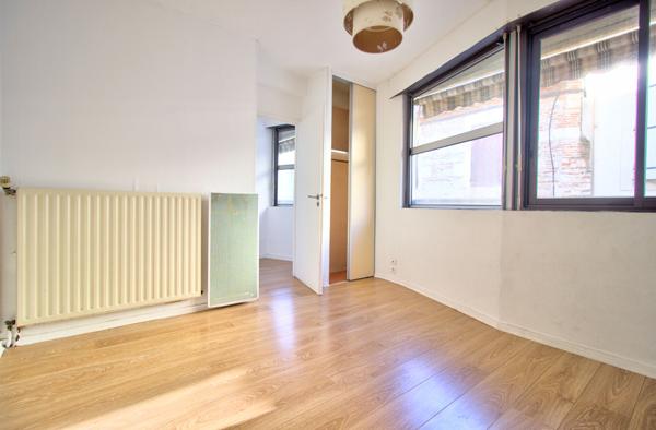 AGEN - Appartement T2 de 50m2 en hyper-centre avec ascenseur, balcon et chambre.