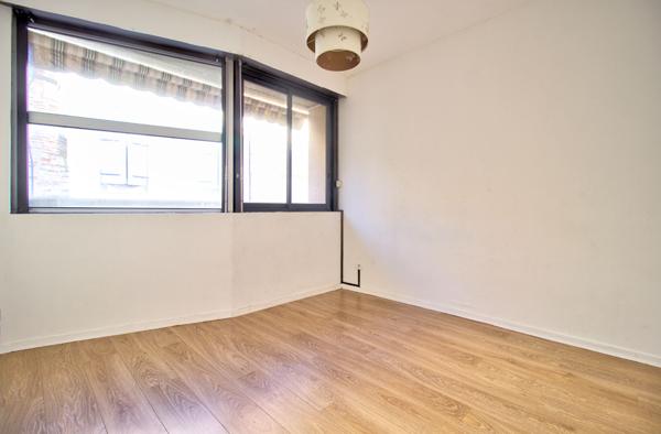 AGEN - Appartement T2 de 50m2 en hyper-centre avec ascenseur, balcon et chambre.