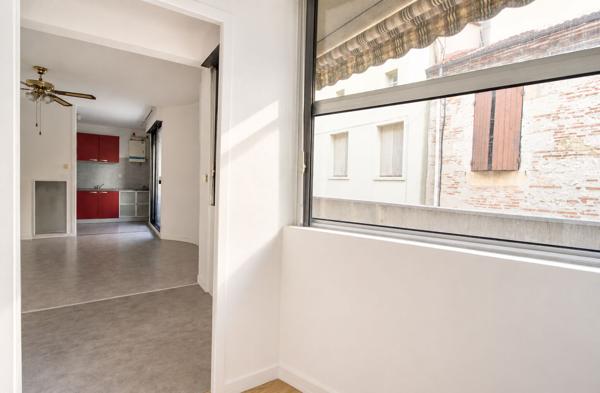 AGEN - Appartement T2 de 50m2 en hyper-centre avec ascenseur, balcon et chambre.