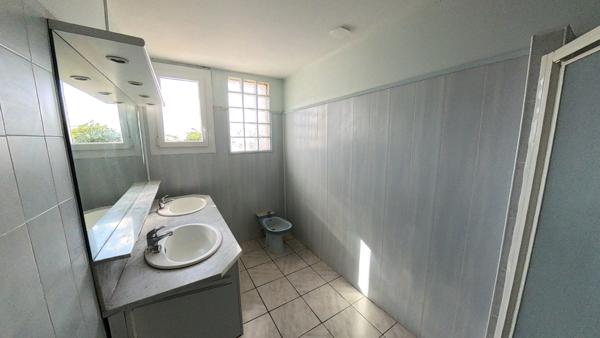 Maison
                                                                                                                                                                                                                                                                                                                        5 pièce(s)                                                                                                                                                                                                          4 chambre(s)                                                                                                                                                                                                          121  m²