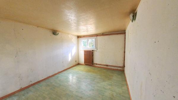 Maison
                                                                                                                                                                                                                                                                                                                        5 pièce(s)                                                                                                                                                                                                          4 chambre(s)                                                                                                                                                                                                          121  m²