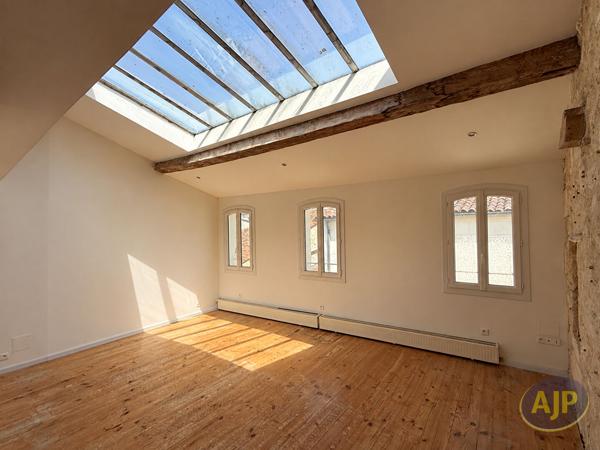 Maison à vendre Saintes - 4 pièces, 108m² avec 2 chambre(s) à 192 946€ - AJP Immobilier Saintes