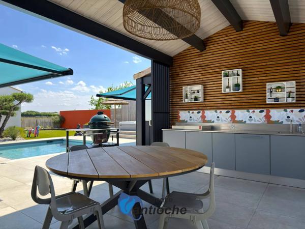 Maison contemporaine haut de gamme avec piscine et jacuzzi