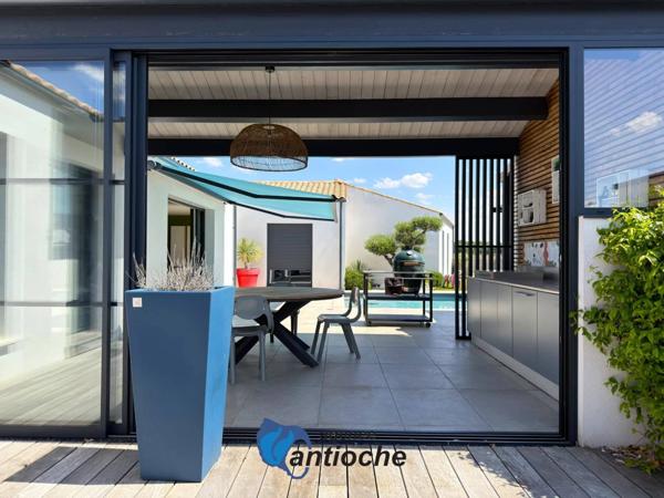 Maison contemporaine haut de gamme avec piscine et jacuzzi