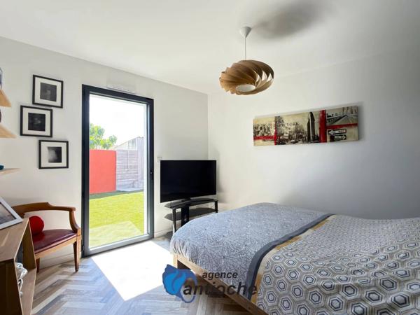 Maison contemporaine haut de gamme avec piscine et jacuzzi