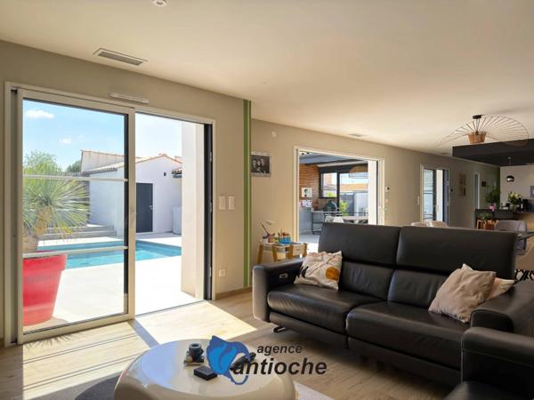 Maison contemporaine haut de gamme avec piscine et jacuzzi