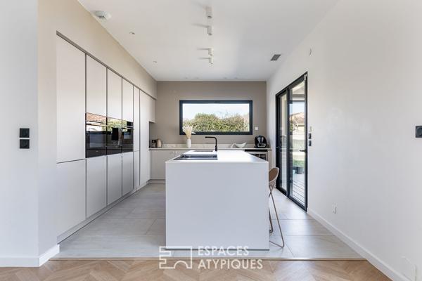 Maison contemporaine de plain-pied avec piscine à Buzet-sur-Tarn