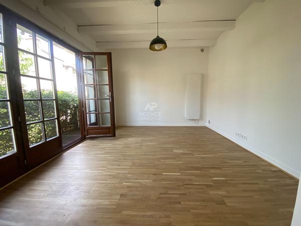 Maison en dépendance 2 pièces de 31 m² Loyer 1 400 €/mois charges comprises **  - Référence  15546