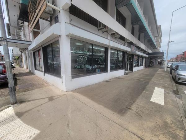 LOCAL COMMERCIAL D’EXCEPTION À LOUER – CENTRE-VILLE DE CAYENNE