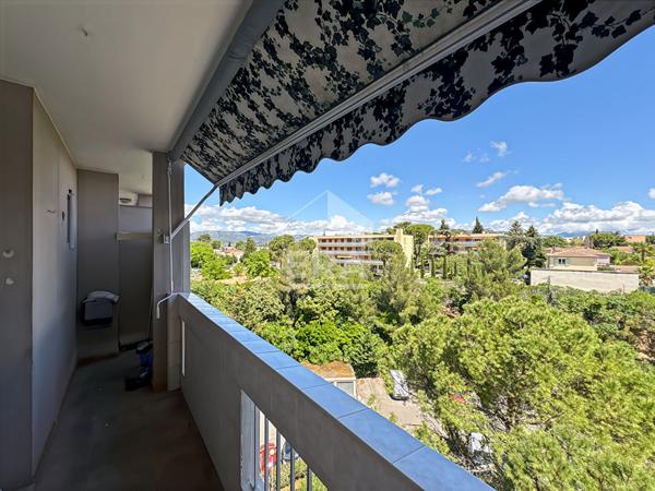 Appartement 5 pièces traversant 106 m²  Marseille 13012
