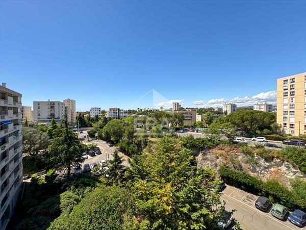 Appartement 5 pièces traversant 106 m²  Marseille 13012