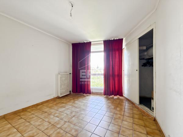 Appartement 5 pièces traversant 106 m²  Marseille 13012