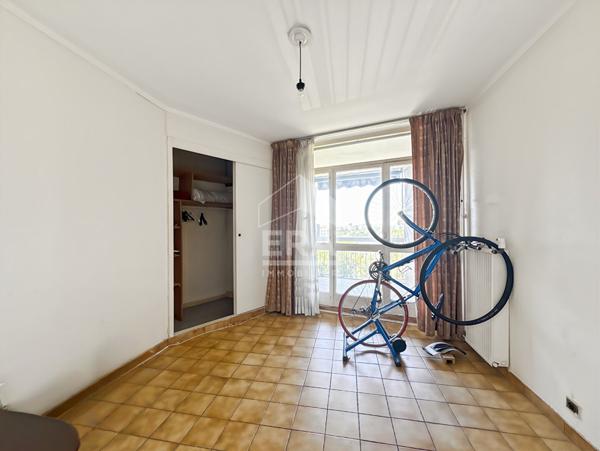 Appartement 5 pièces traversant 106 m²  Marseille 13012