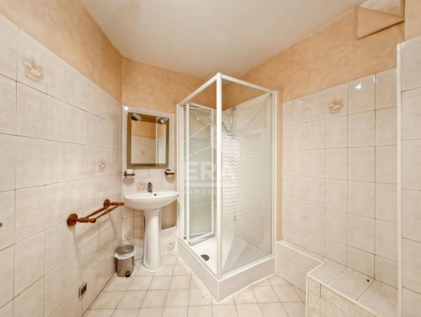 Appartement 5 pièces traversant 106 m²  Marseille 13012