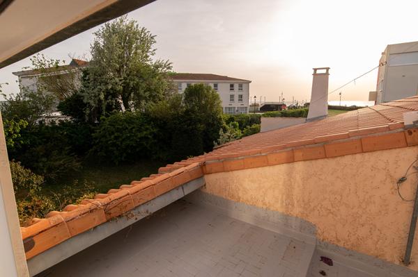 MAISON D'ARCHITECTE DES ANNÉES 70/80 - À 300 M DE LA MER ? 914 M² DE TERRAIN ? APERÇU MER Chatelaillon plage