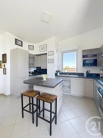Appartement T3 à vendre  3 pièces - 69,73 m 2   COMPIEGNE  - 60