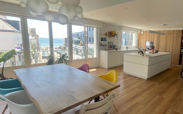 Appartement à vendre    4 pièces • 207,20 m2 Larmor-Plage