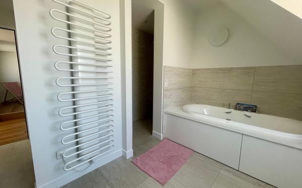 Appartement à vendre    4 pièces • 207,20 m2 Larmor-Plage