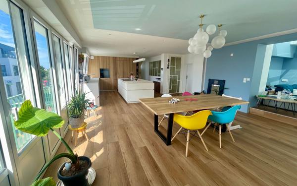 Appartement à vendre    4 pièces • 207,20 m2 Larmor-Plage