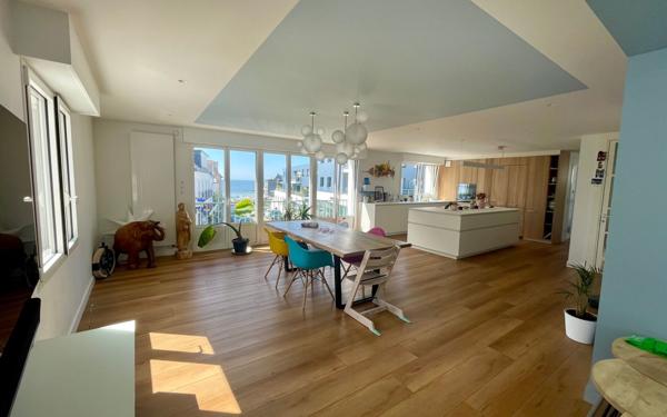 Appartement à vendre    4 pièces • 207,20 m2 Larmor-Plage