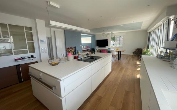 Appartement à vendre    4 pièces • 207,20 m2 Larmor-Plage