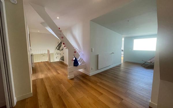 Appartement à vendre    4 pièces • 207,20 m2 Larmor-Plage