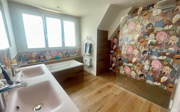 Appartement à vendre    4 pièces • 207,20 m2 Larmor-Plage