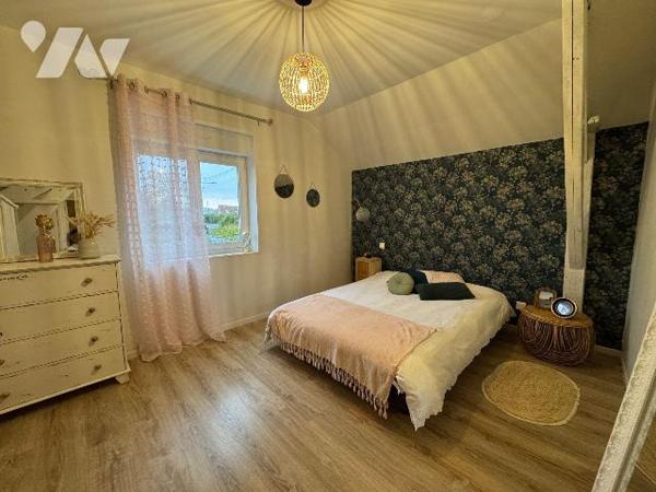 Une visite s'impose pour cette maison située sur la commune de WORMHOUT sans travaux, dans un é...