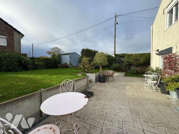 Une visite s'impose pour cette maison située sur la commune de WORMHOUT sans travaux, dans un é...