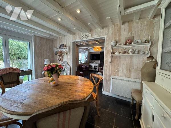 Une visite s'impose pour cette maison située sur la commune de WORMHOUT sans travaux, dans un é...