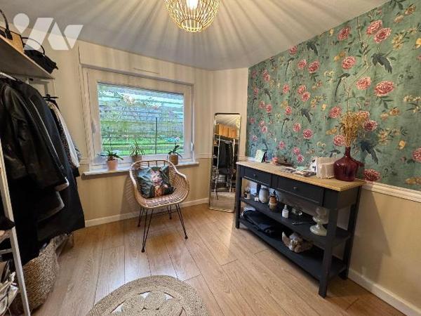 Une visite s'impose pour cette maison située sur la commune de WORMHOUT sans travaux, dans un é...