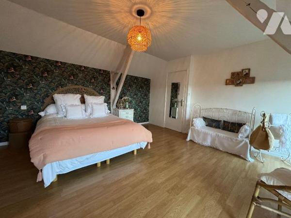 Une visite s'impose pour cette maison située sur la commune de WORMHOUT sans travaux, dans un é...