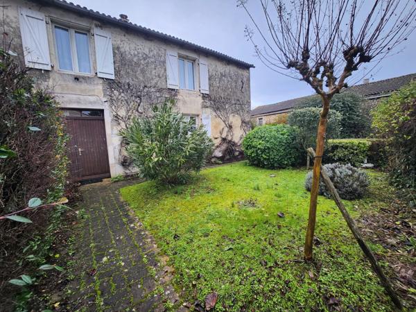 Sainte-Gemme-la-Plaine (85400) Maison en pierre 108m2 avec possibilité d'agrandissement.