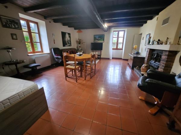 Sainte-Gemme-la-Plaine (85400) Maison en pierre 108m2 avec possibilité d'agrandissement.