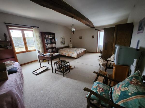 Sainte-Gemme-la-Plaine (85400) Maison en pierre 108m2 avec possibilité d'agrandissement.