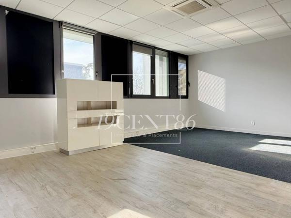 Vente immobilière : Bureau à Bron   81.19 m² 129 000 €- 19CENT86.