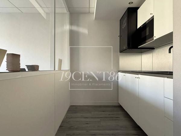 Vente immobilière : Bureau à Bron   81.19 m² 129 000 €- 19CENT86.