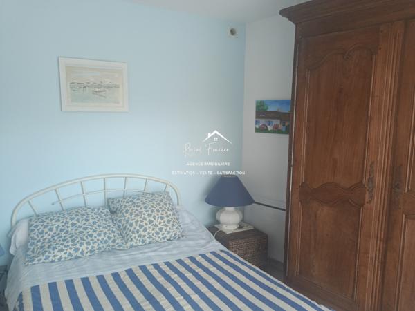 Dans son écrin de verdure, belle maison contemporaine