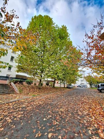 A vendre pour investisseur appartement TYPE 3 loué avec terrasse et stationnement privatif Poitiers Saint Eloi