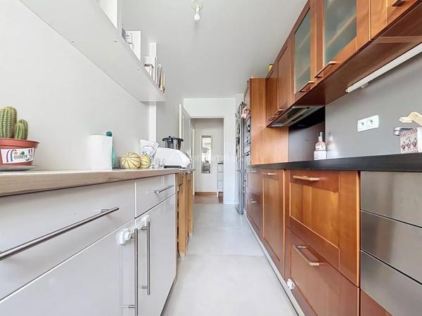 Vente                                                      Appartement
                        
                     4 pièces                      76 m2                     à Reims