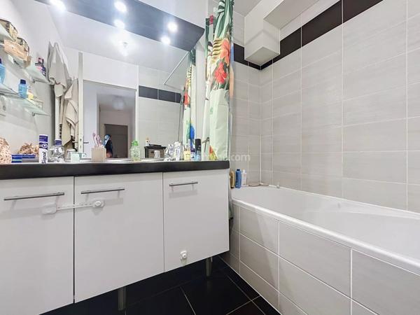 Vente                                                      Appartement
                        
                     4 pièces                      76 m2                     à Reims