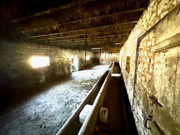 10 mn de Plérin - Ancien corps de ferme à rénover - dépendances - terrain constructible