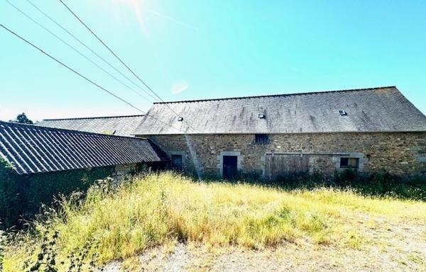 10 mn de Plérin - Ancien corps de ferme à rénover - dépendances - terrain constructible